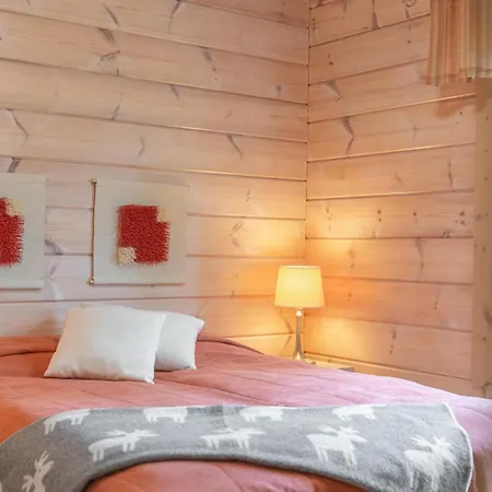 Villa Lumikenkae - Cozy Retreat & Private Sauna *