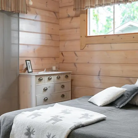 Lumikenkae - Cozy Retreat & Private Sauna Villa *