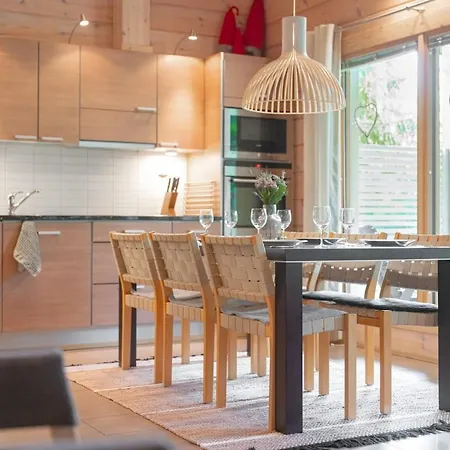 Villa Lumikenkae - Cozy Retreat & Private Sauna *