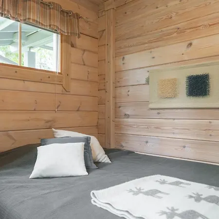 Villa Lumikenkae - Cozy Retreat & Private Sauna *