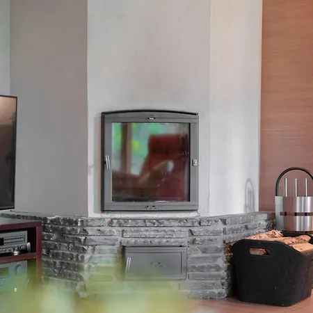 Villa Lumikenkae - Cozy Retreat & Private Sauna *