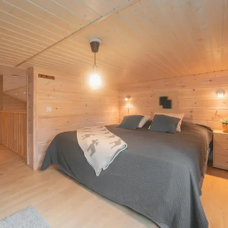 Villa Lumikenkae - Cozy Retreat & Private Sauna *